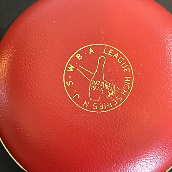 VINTAGE LINDEN ROUND  CLOCK - Picture 6 of 8